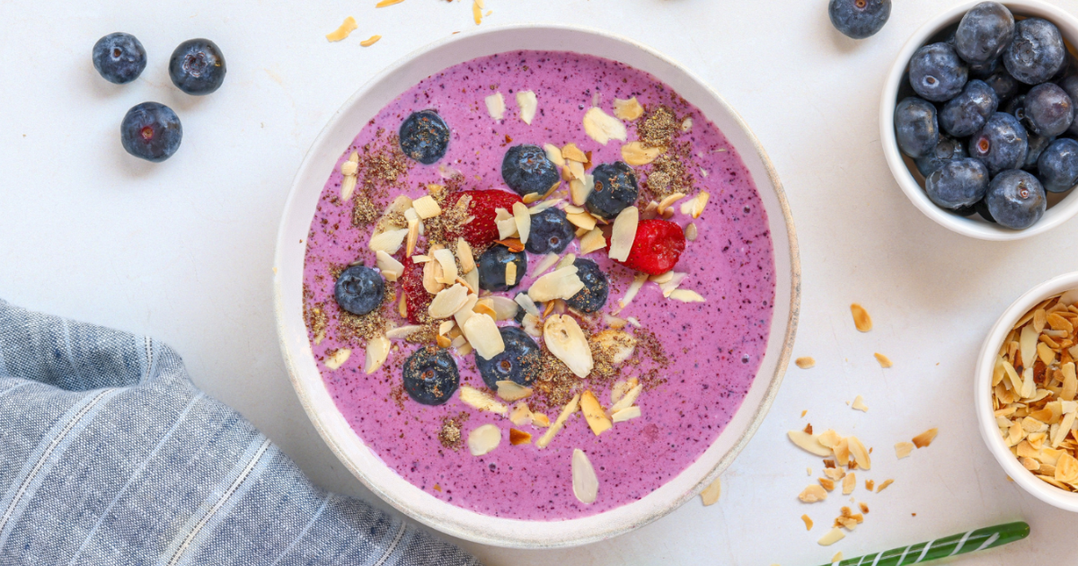 Super berry smoothie bowl