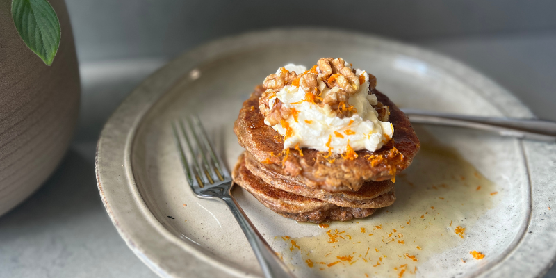 Carrot cake pancakes for a cosy autumn brunch