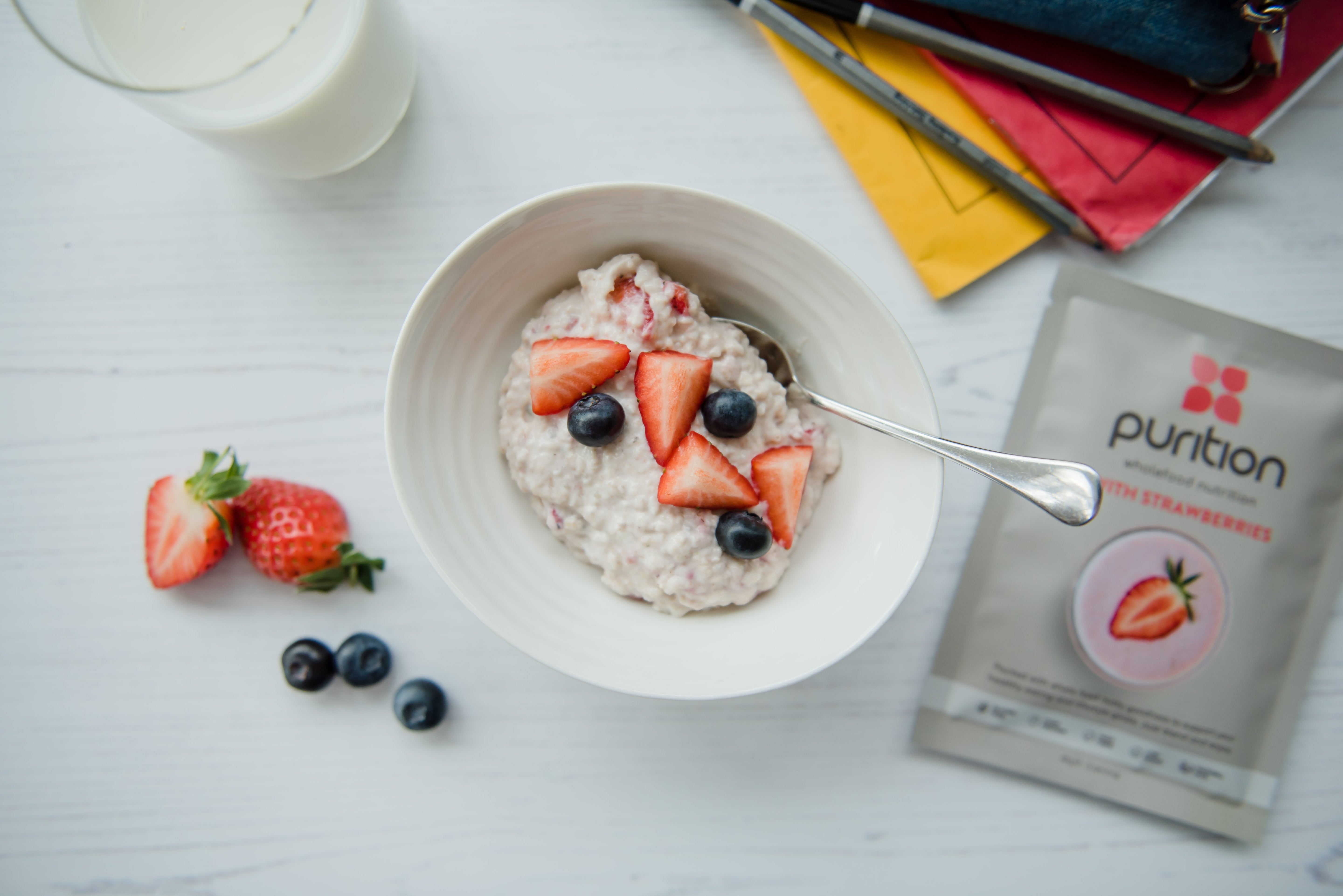 Strawberry porridge oats